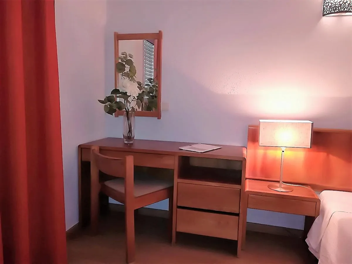 Apartamentos Turisticos Lindomar Armacao de Pera 3*,  Portugal
