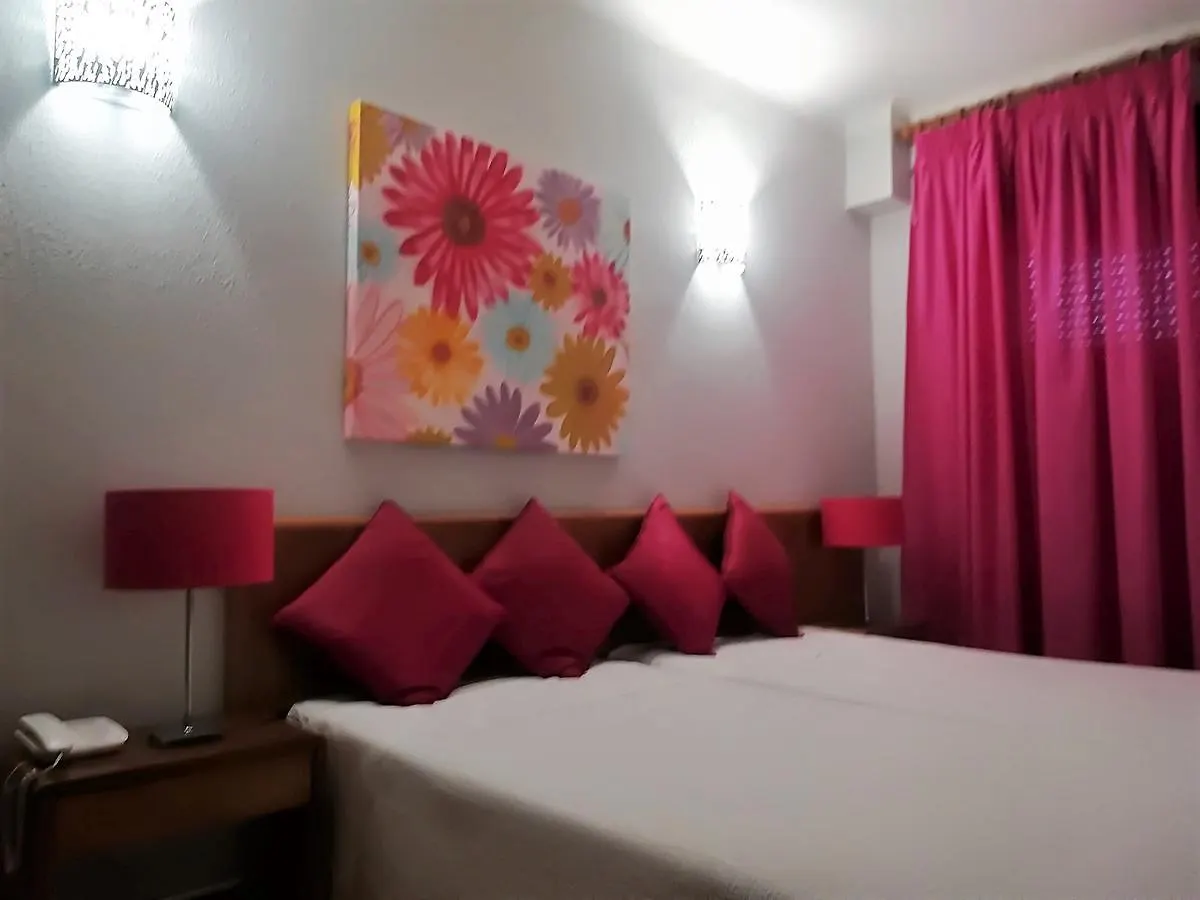 Aparthotel Apartamentos Turisticos Lindomar Armacao de Pera