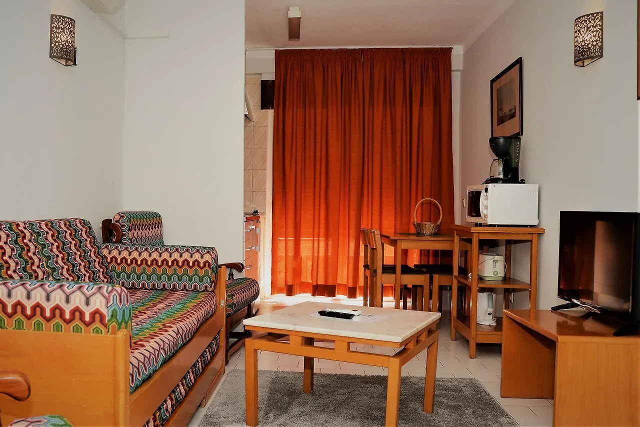 Apartamentos Turisticos Lindomar Armacao de Pera 3*,